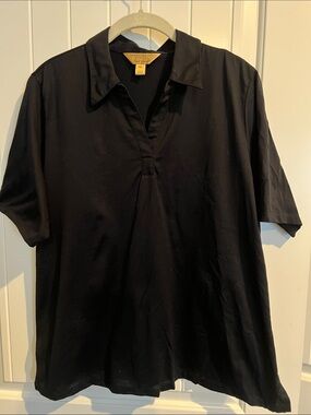 Investments by L.L. Bean Black Short-Sleeve Collared Blouse